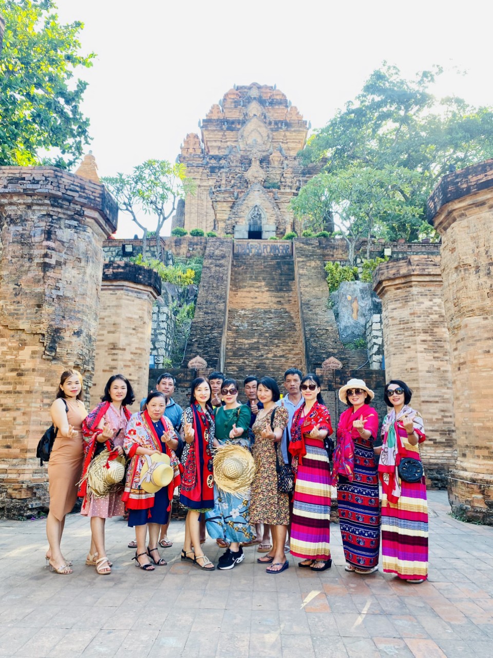 Tour Nha Trang - Công Ty  TNHH Thương Mại Dịch Vụ Du Lịch Vân Quang